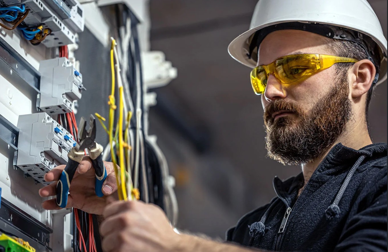 How to Ensure Timely Project Completion With a Residential Electrical Contractor?